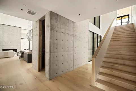 Entry Way - 5626 E Montecito Ave, Phoenix, AZ 85018 photo 4 of 5