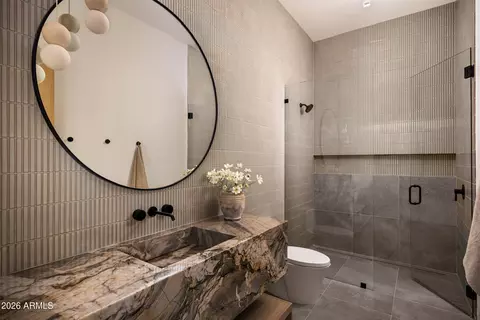 Bath - 5626 E Montecito Ave, Phoenix, AZ 85018 photo 8 of 8