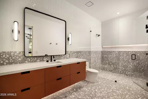 Bath - 5626 E Montecito Ave, Phoenix, AZ 85018 photo 6 of 8