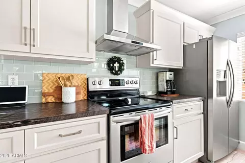 Kitchen - 4246 E Yawepe St, Phoenix, AZ 85044 photo 4 of 4