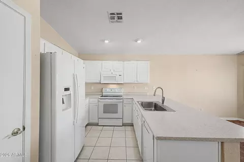 Kitchen - 4700 E Alfalfa Dr, Gilbert, AZ 85298 photo 3 of 4