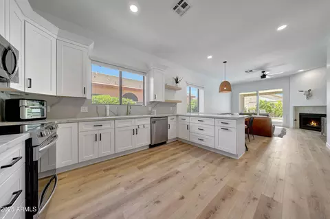 Kitchen - 4628 E Paso Trl, Phoenix, AZ 85050 photo 1 of 2