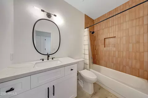 Bath - 4628 E Paso Trl, Phoenix, AZ 85050 photo 2 of 5