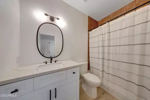 Bath - 4628 E Paso Trl, Phoenix, AZ 85050 photo 1 of 5