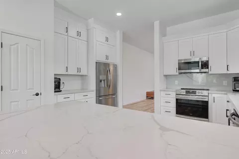 Kitchen - 4628 E Paso Trl, Phoenix, AZ 85050 photo 2 of 2