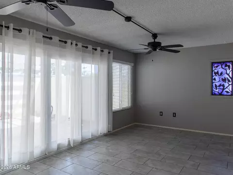 Living - 10020 W Royal Oak Rd #E, Sun City, AZ 85351 photo 3 of 4