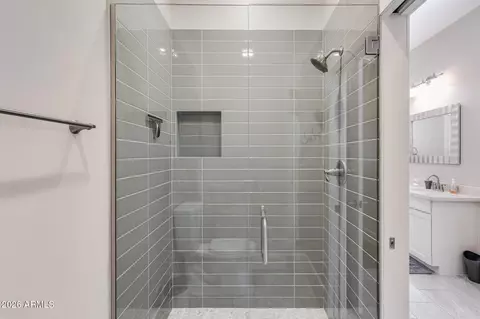 Bath - 5039 N 35th St, Phoenix, AZ 85018 photo 4 of 5