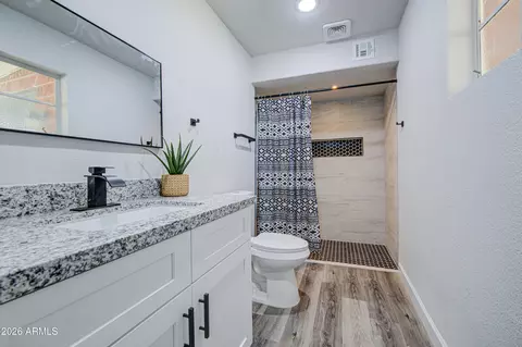 Bath - 6853 N 36th Dr, Phoenix, AZ 85019 photo 2 of 6