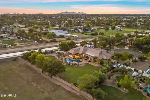 View/Area - 1131 E Desert Ct, Gilbert, AZ 85234 photo 3 of 6