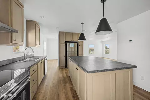 Kitchen - 341 S Malcolm Dr, Apache Junction, AZ 85120 photo 3 of 4