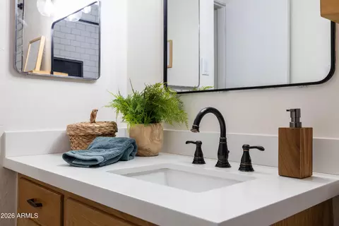 Bath - 1834 N Mitchell St, Phoenix, AZ 85006 photo 6 of 7