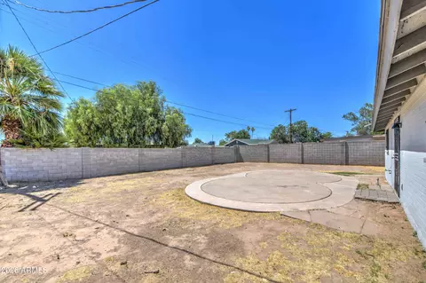 Exterior - 3530 N 63rd Dr, Phoenix, AZ 85033 photo 3 of 8