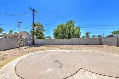 Exterior - 3530 N 63rd Dr, Phoenix, AZ 85033 photo 2 of 8
