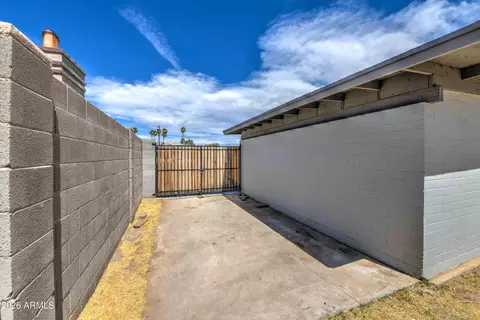 Exterior - 3530 N 63rd Dr, Phoenix, AZ 85033 photo 6 of 8