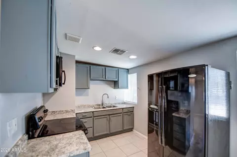 Kitchen - 3530 N 63rd Dr, Phoenix, AZ 85033 photo 2 of 3