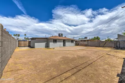 Exterior - 3530 N 63rd Dr, Phoenix, AZ 85033 photo 5 of 8