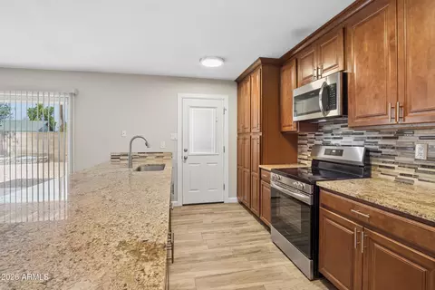 Kitchen - 1260 E Alameda Dr, Tempe, AZ 85282 photo 2 of 2