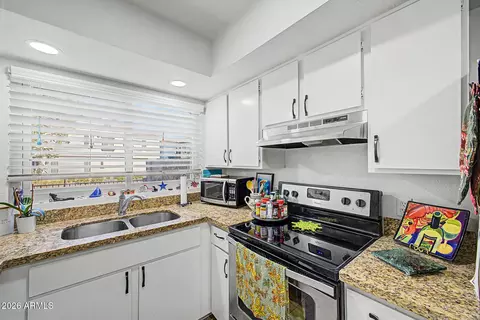 Kitchen - 5323 S Mitchell Dr, Tempe, AZ 85283 photo 3 of 4