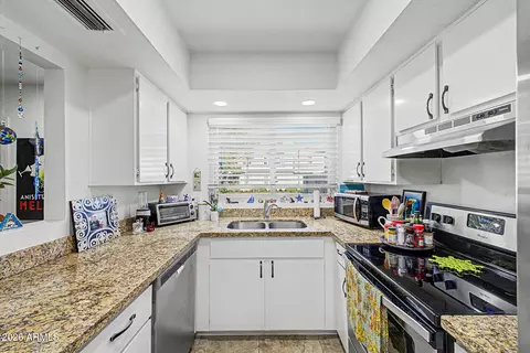 Kitchen - 5323 S Mitchell Dr, Tempe, AZ 85283 photo 1 of 4