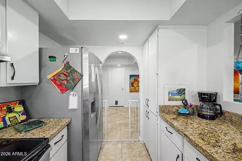 Kitchen - 5323 S Mitchell Dr, Tempe, AZ 85283 photo 4 of 4