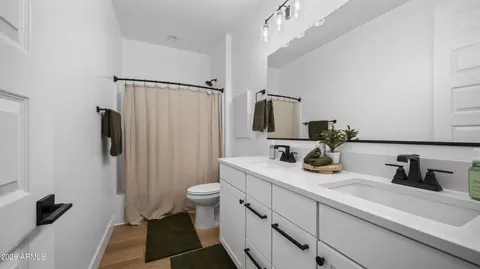 Bath - 7512 W Odeum Ln, Phoenix, AZ 85043 photo 3 of 3