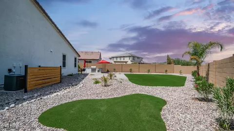 Exterior - 7512 W Odeum Ln, Phoenix, AZ 85043 photo 9 of 11