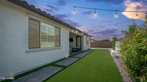 Exterior - 7512 W Odeum Ln, Phoenix, AZ 85043 photo 10 of 11