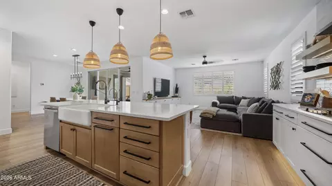 Kitchen - 7512 W Odeum Ln, Phoenix, AZ 85043 photo 5 of 5