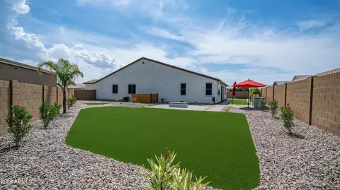 Exterior - 7512 W Odeum Ln, Phoenix, AZ 85043 photo 7 of 11