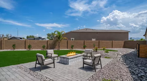 Exterior - 7512 W Odeum Ln, Phoenix, AZ 85043 photo 5 of 11