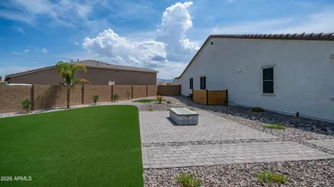 Exterior - 7512 W Odeum Ln, Phoenix, AZ 85043 photo 6 of 11
