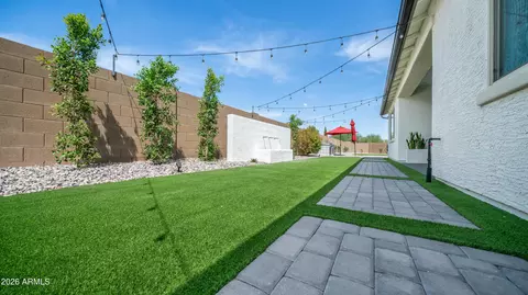Exterior - 7512 W Odeum Ln, Phoenix, AZ 85043 photo 3 of 11