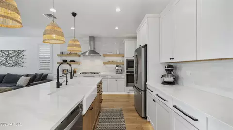 Kitchen - 7512 W Odeum Ln, Phoenix, AZ 85043 photo 1 of 5