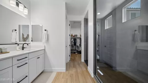 Entry Way - 7512 W Odeum Ln, Phoenix, AZ 85043 photo 4 of 8