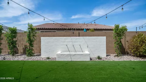 Exterior - 7512 W Odeum Ln, Phoenix, AZ 85043 photo 1 of 11