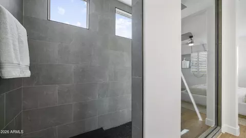 Bath - 7512 W Odeum Ln, Phoenix, AZ 85043 photo 1 of 3