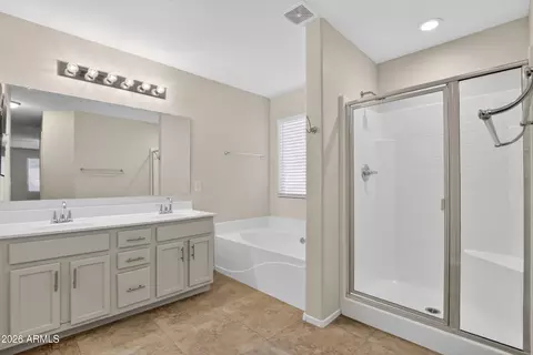 Bath - 1715 E Branham Ln, Phoenix, AZ 85042 photo 2 of 5