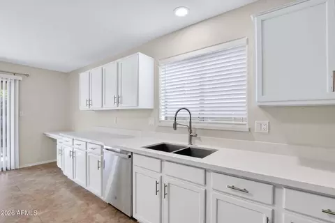 Kitchen - 1715 E Branham Ln, Phoenix, AZ 85042 photo 4 of 6