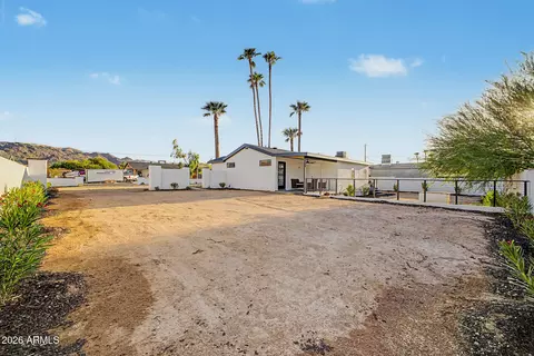 Exterior - 720 E Desert Ln, Phoenix, AZ 85042 photo 13 of 14