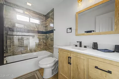 Bath - 720 E Desert Ln, Phoenix, AZ 85042 photo 1 of 1