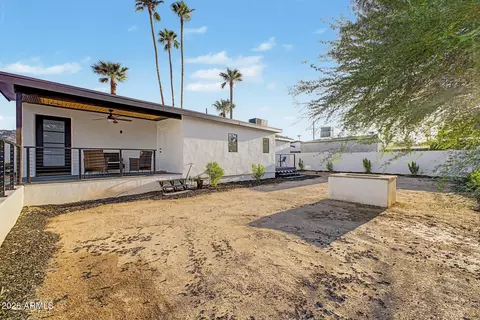 Exterior - 720 E Desert Ln, Phoenix, AZ 85042 photo 9 of 14
