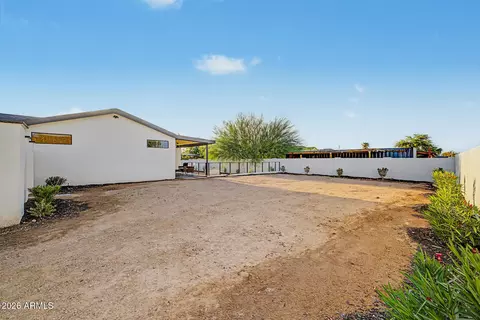 Exterior - 720 E Desert Ln, Phoenix, AZ 85042 photo 12 of 14