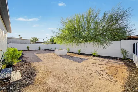 Exterior - 720 E Desert Ln, Phoenix, AZ 85042 photo 11 of 14