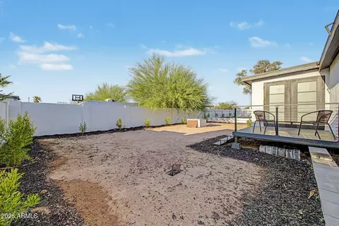 Exterior - 720 E Desert Ln, Phoenix, AZ 85042 photo 7 of 14