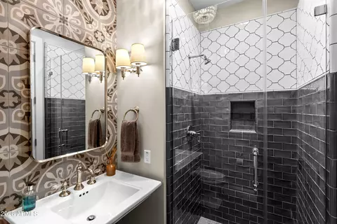 Bath - 6534 N 27th St, Phoenix, AZ 85016 photo 5 of 5