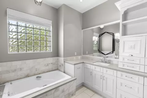 Bath - 6534 N 27th St, Phoenix, AZ 85016 photo 3 of 5