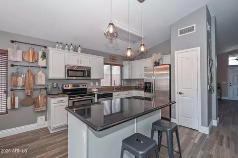 Kitchen - 6406 W Tether Trl, Phoenix, AZ 85083 photo 6 of 7
