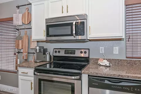 Kitchen - 6406 W Tether Trl, Phoenix, AZ 85083 photo 7 of 7