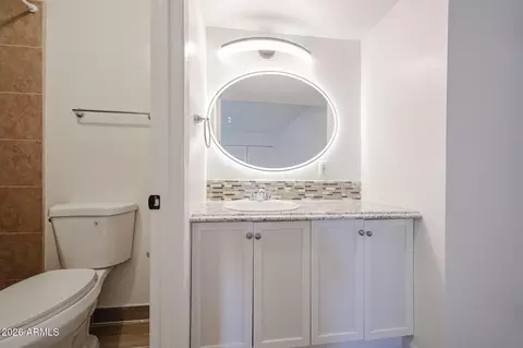 Bath - 1622 E Campbell Ave #J, Phoenix, AZ 85016 photo 2 of 3