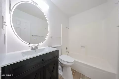 Bath - 1622 E Campbell Ave #J, Phoenix, AZ 85016 photo 1 of 3